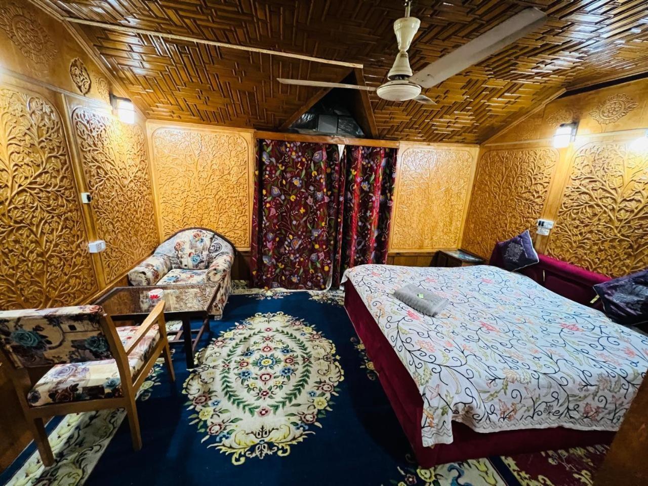 Houseboat Young Snow View Front Line Dal Lake Srīnagar Esterno foto