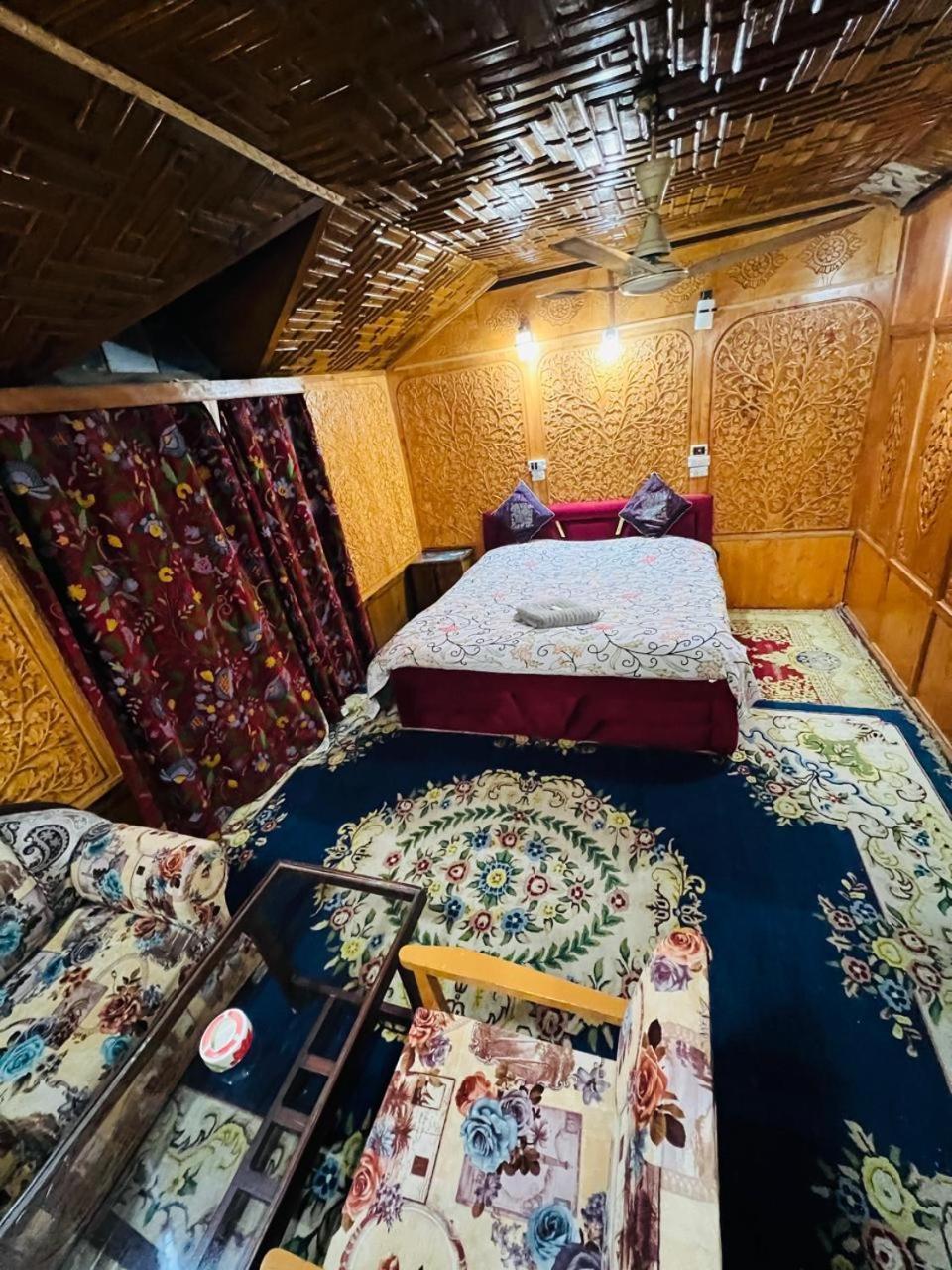 Houseboat Young Snow View Front Line Dal Lake Srīnagar Camera foto